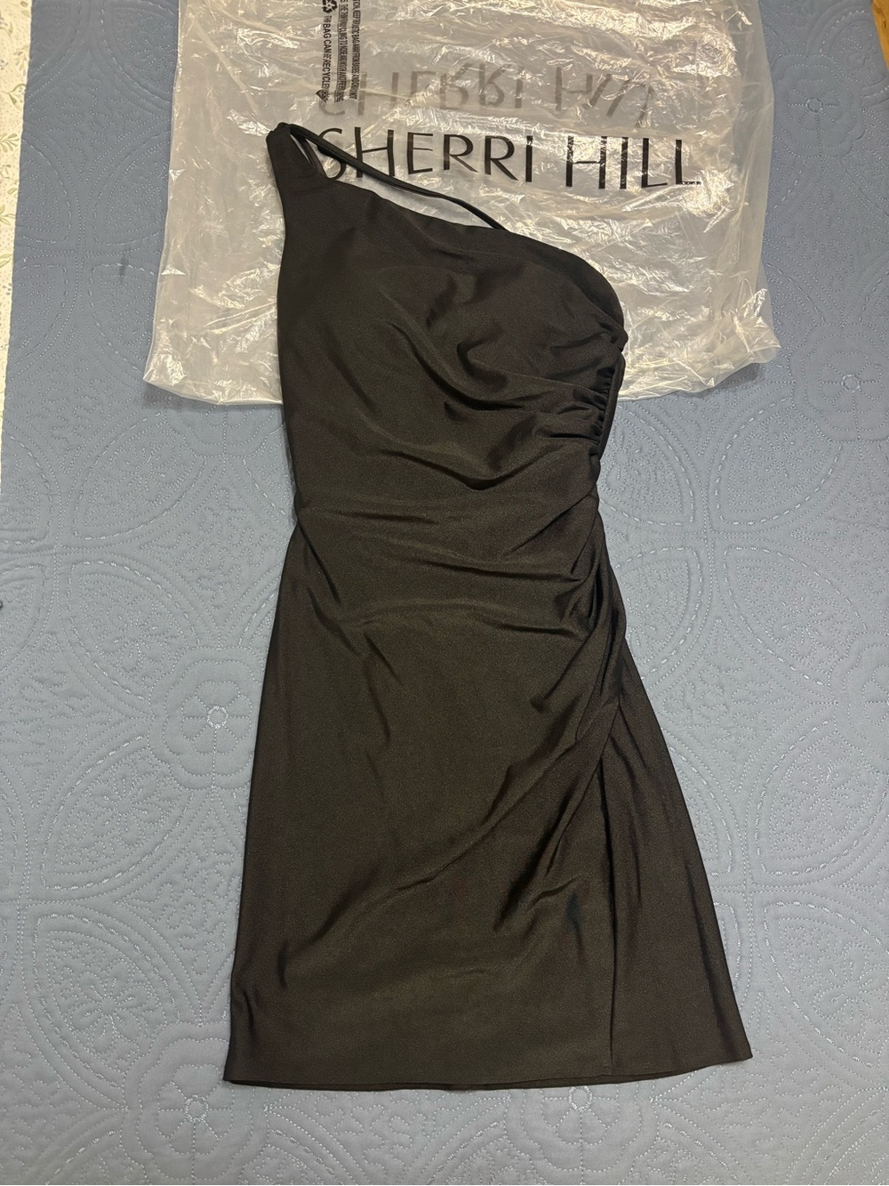Sherri Hill Black One-Shoulder Ruched dress